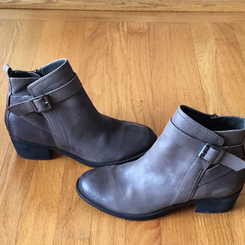 Vince Camuto boots size 6.5